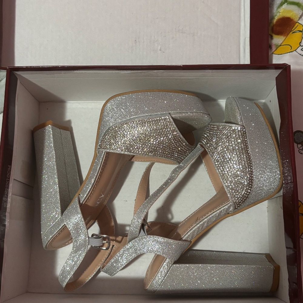 Silver Heels - image 2